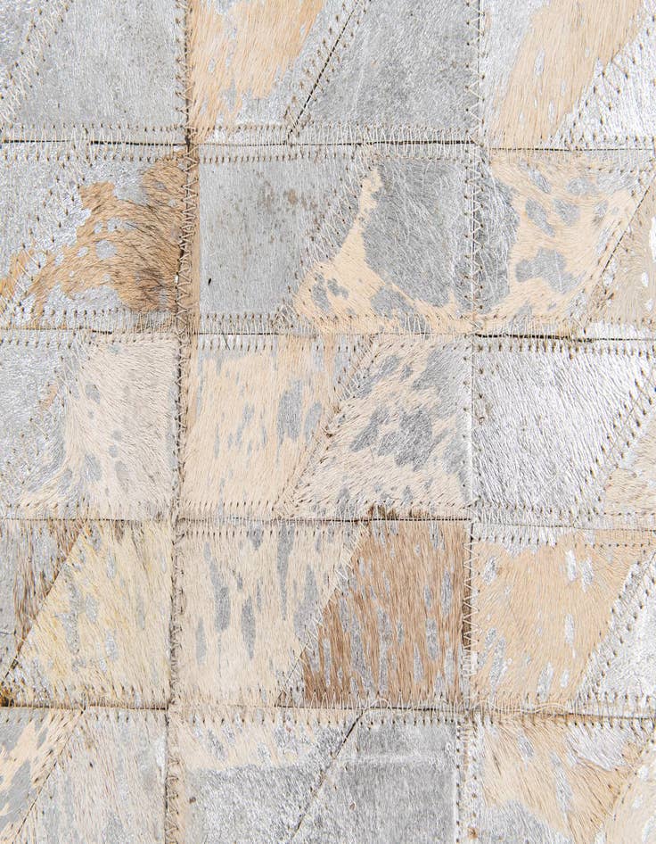 Detail image of 4' 6 x 6' 6 Cowhide Stocks Rug
