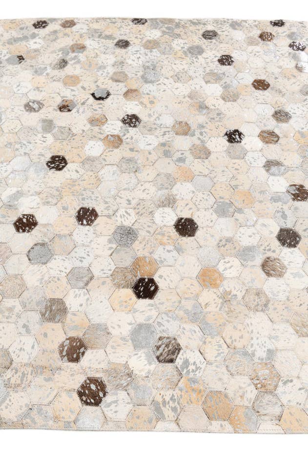 Detail image of 4' x 5' 7 Cowhide Stocks Rug