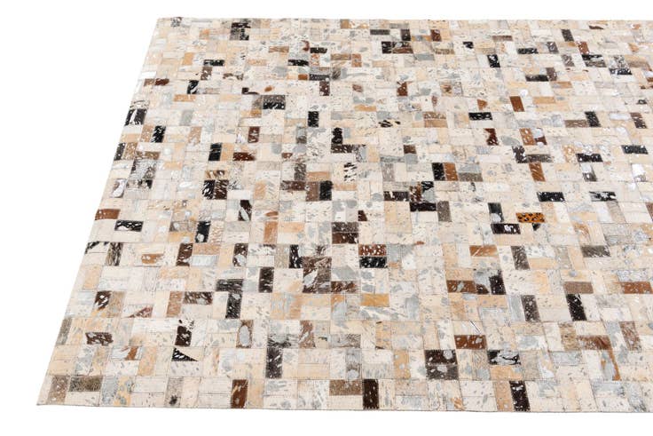 Detail image of 4' 1 x 5' 10 Cowhide Stocks Rug