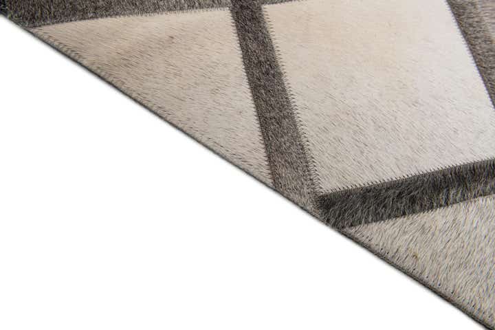 4' 1 x 6' 1 Cowhide Stocks Rug