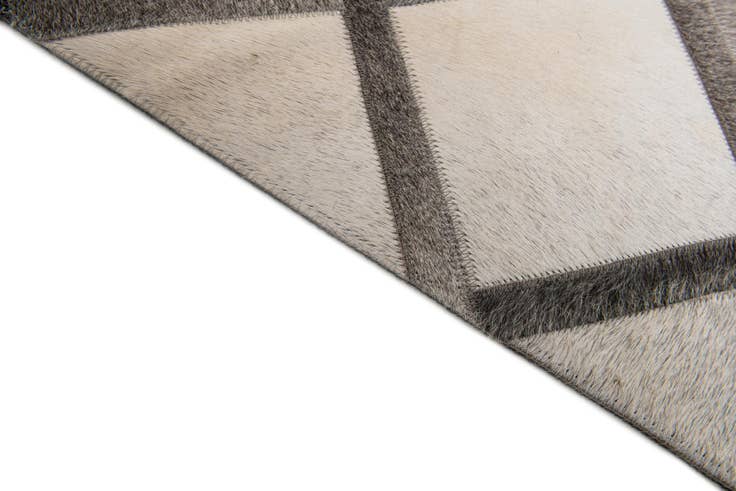 Detail image of 4' 1 x 6' 1 Cowhide Stocks Rug