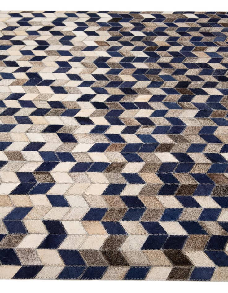 Detail image of 4' 4 x 6' 2 Cowhide Stocks Rug