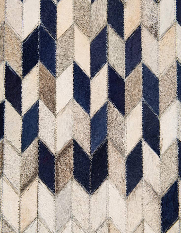 Detail image of 4' 4 x 6' 2 Cowhide Stocks Rug