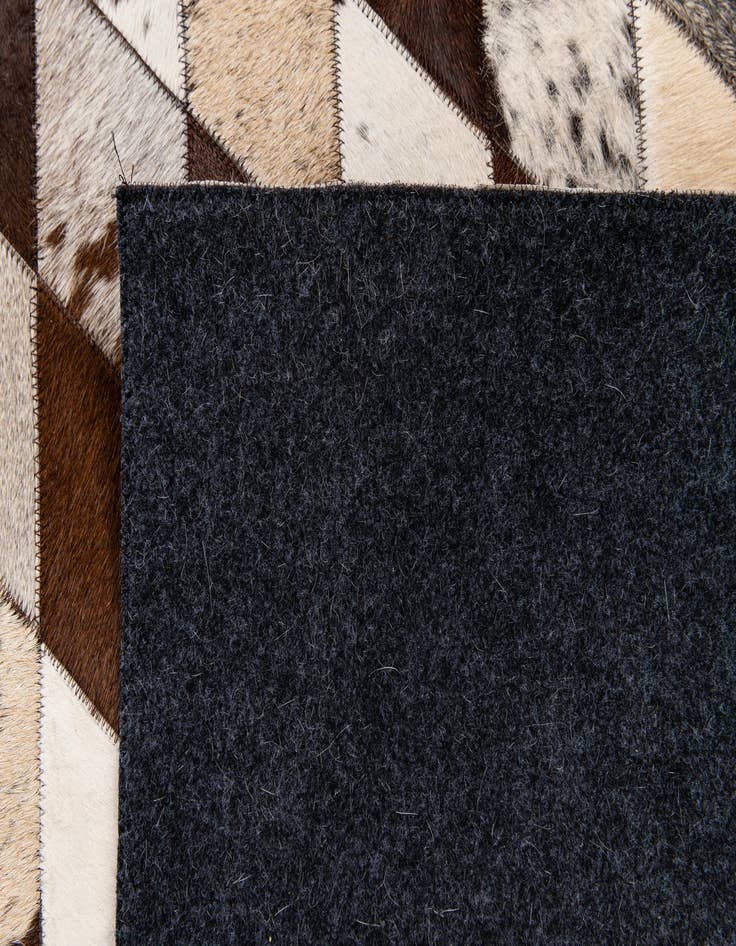 Detail image of 4' 1 x 5' 10 Cowhide Stocks Rug