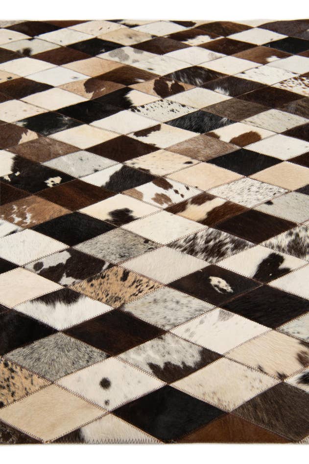 Detail image of 4' 1 x 5' 10 Cowhide Stocks Rug