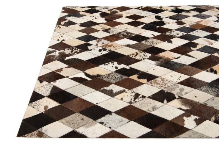 Detail image of 4' 1 x 5' 10 Cowhide Stocks Rug