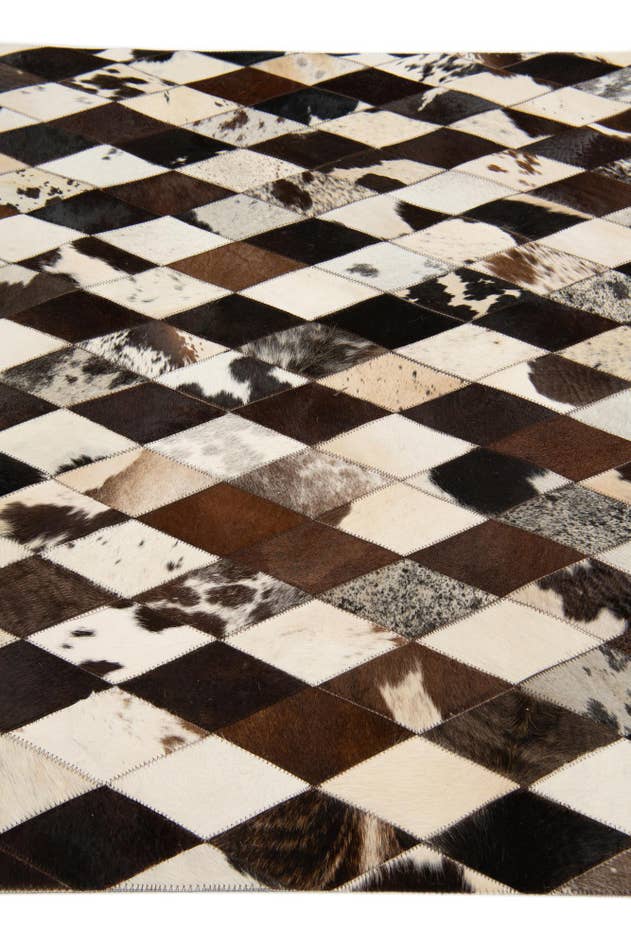 Detail image of 4' 1 x 5' 10 Cowhide Stocks Rug