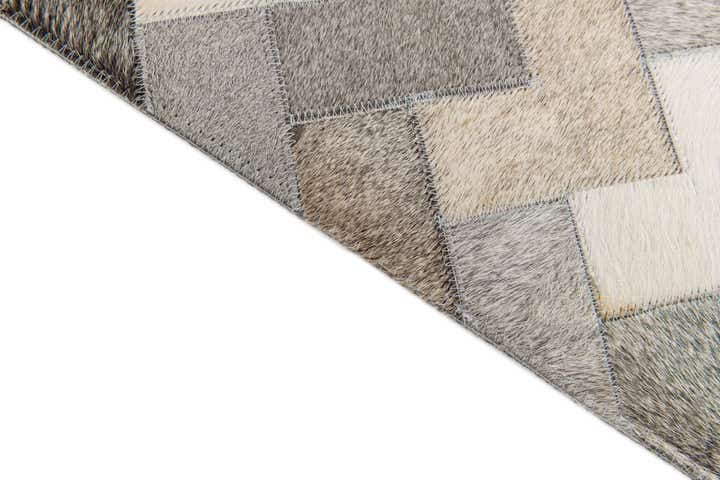 4' 1 x 5' 11 Cowhide Stocks Rug