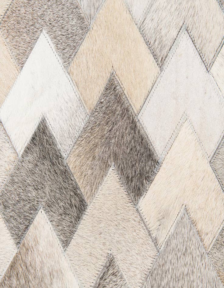 Detail image of 4' 1 x 5' 11 Cowhide Stocks Rug
