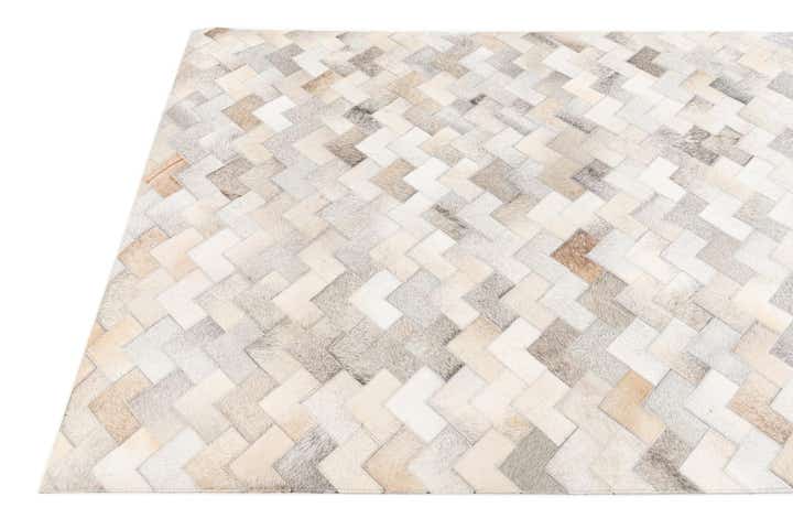 4' 1 x 6' Cowhide Stocks Rug