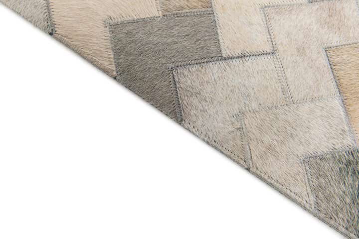 4' 1 x 6' Cowhide Stocks Rug