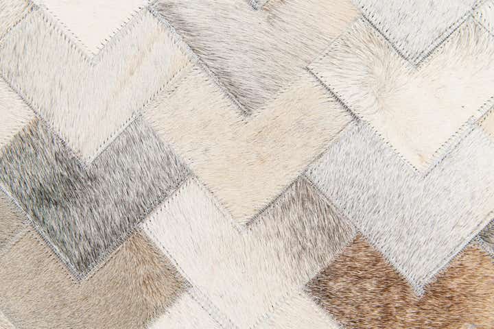 4' 1 x 6' Cowhide Stocks Rug