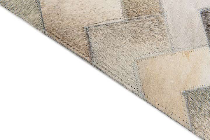 4' 1 x 6' Cowhide Stocks Rug
