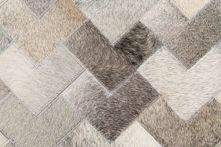 4' 1 x 6' Cowhide Stocks Rug