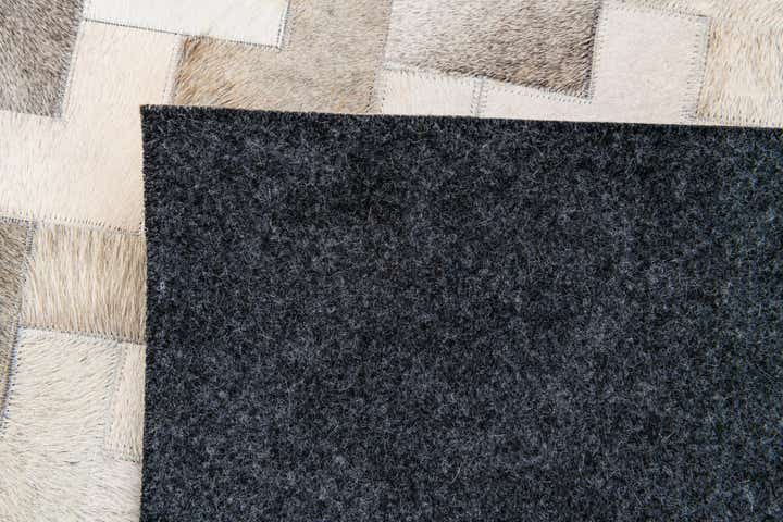 4' 1 x 6' Cowhide Stocks Rug