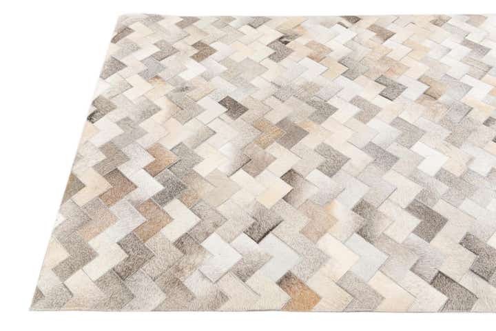 4' 1 x 5' 11 Cowhide Stocks Rug