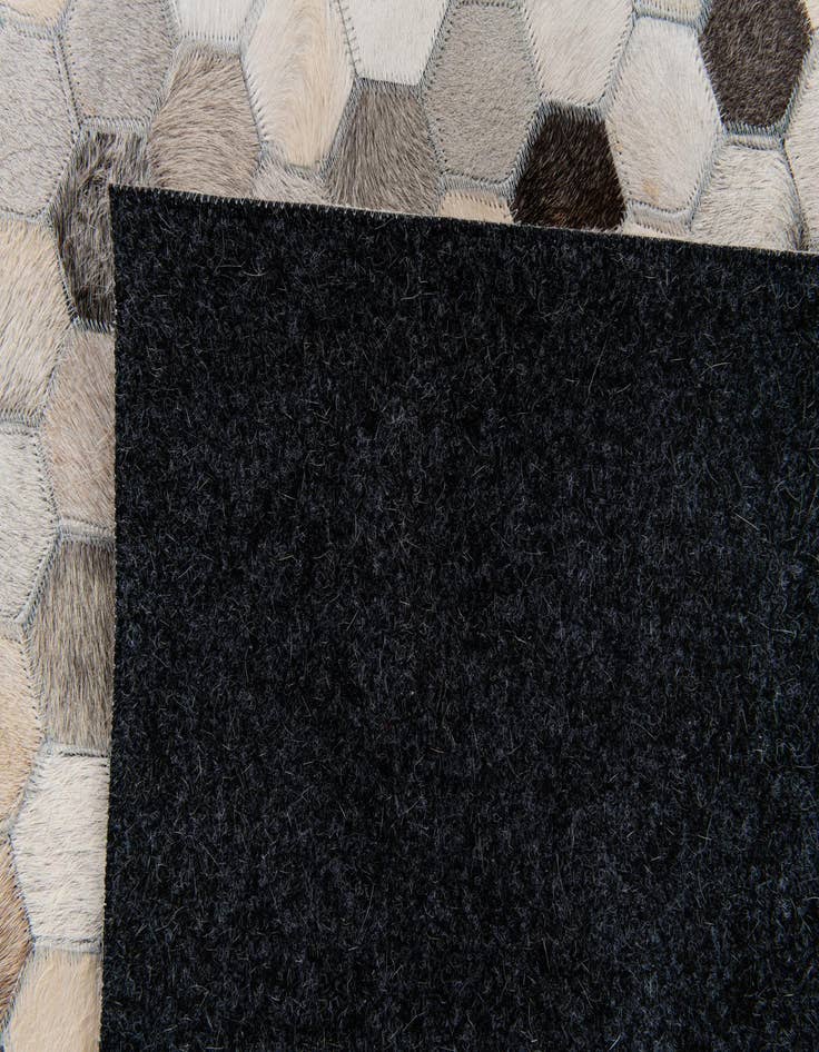 Detail image of 4' x 5' 10 Cowhide Stocks Rug