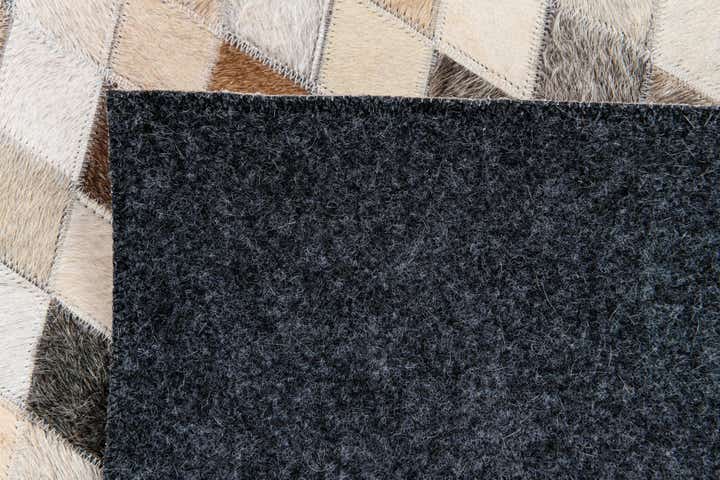 4' 1 x 6' Cowhide Stocks Rug