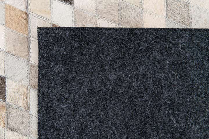 4' 1 x 6' Cowhide Stocks Rug