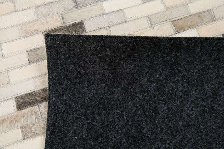 4' x 6' Cowhide Stocks Rug