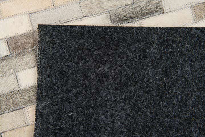 4' x 6' Cowhide Stocks Rug