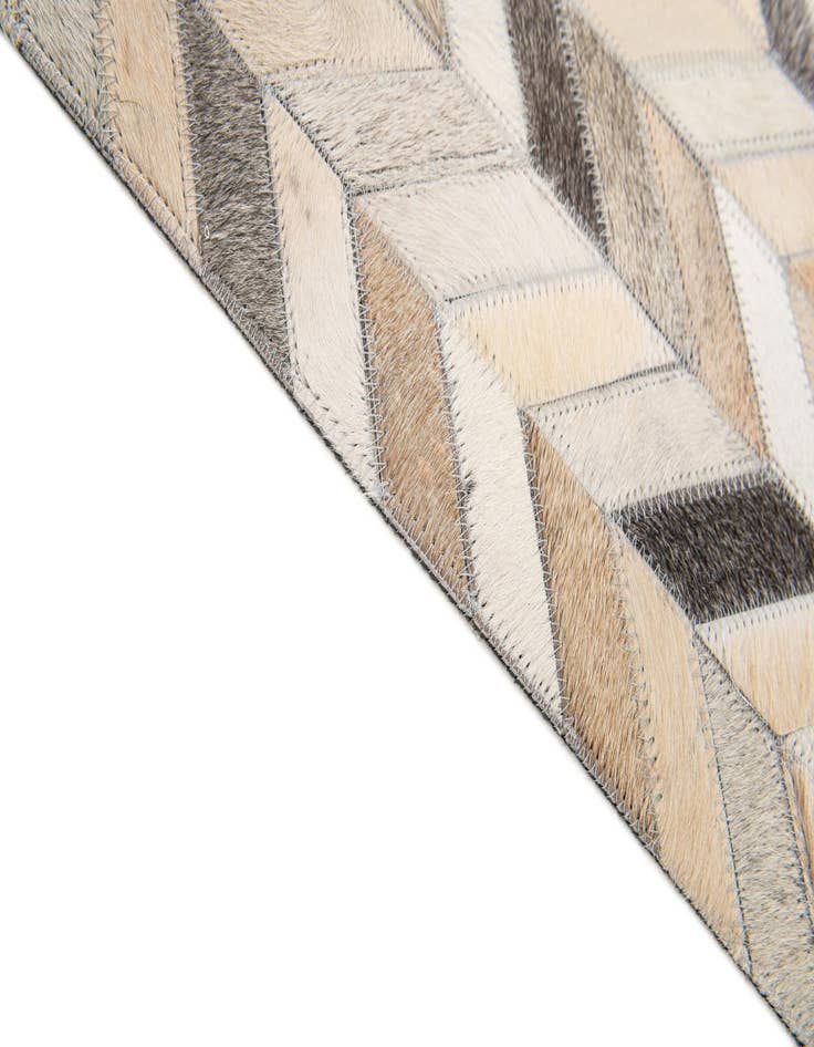 Detail image of 4' x 6' 1 Cowhide Stocks Rug