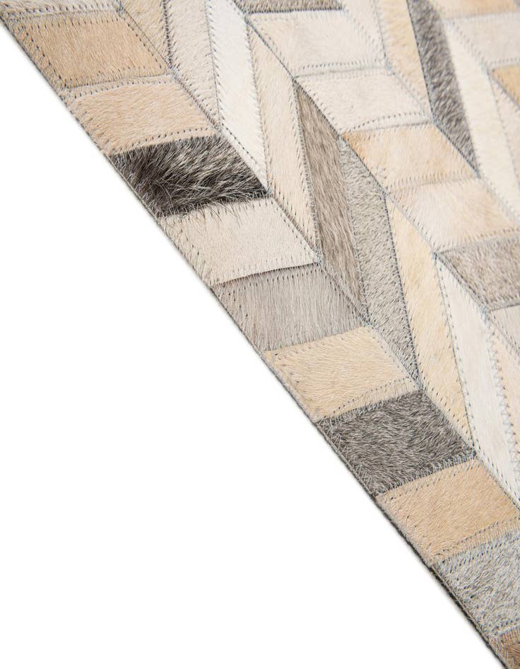 Detail image of 4' x 6' 1 Cowhide Stocks Rug