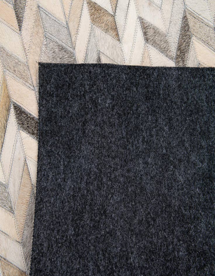 Detail image of 4' x 6' 1 Cowhide Stocks Rug