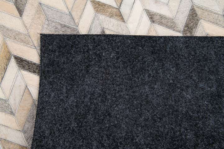 4' x 6' 1 Cowhide Stocks Rug