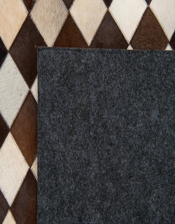 Detail image of 8' x 9' 10 Cowhide Stocks Rug