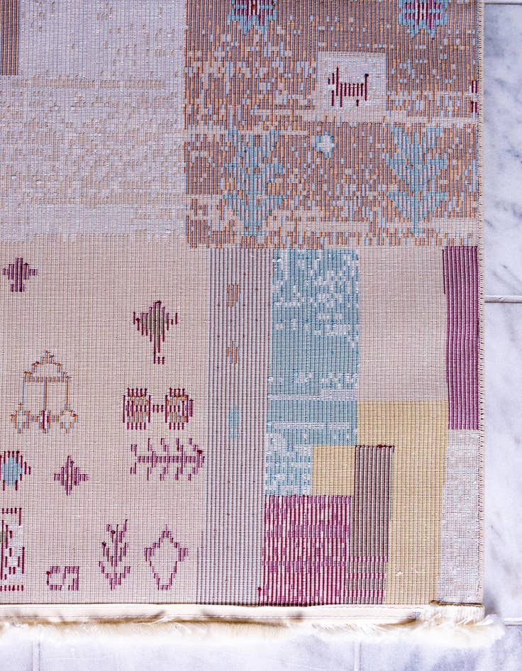 Detail image of 5' 5 x 8' Dakota Rug