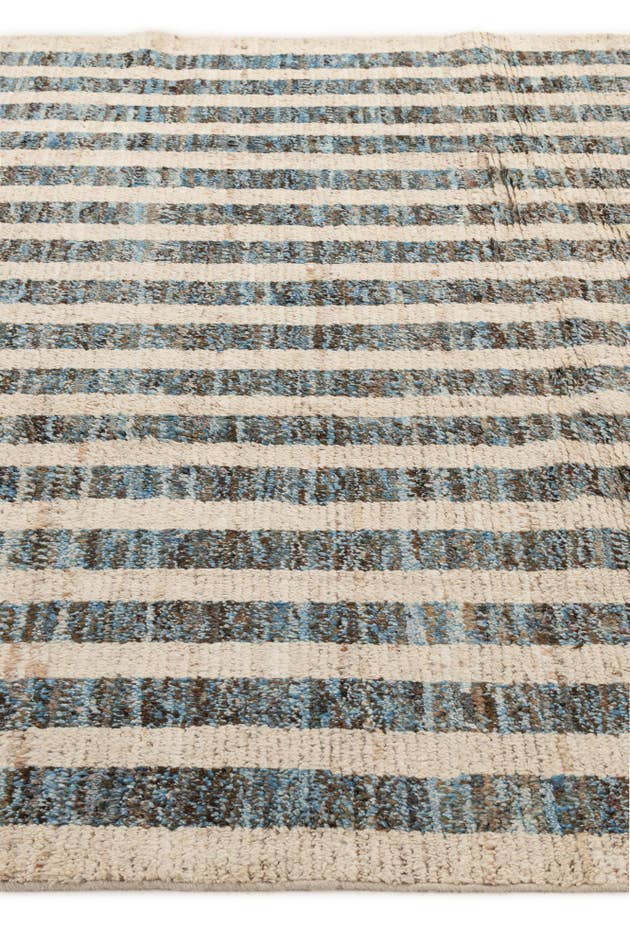 Detail image of 6' 11 x 9' 8 Hand Knotted Darya Wool Rug