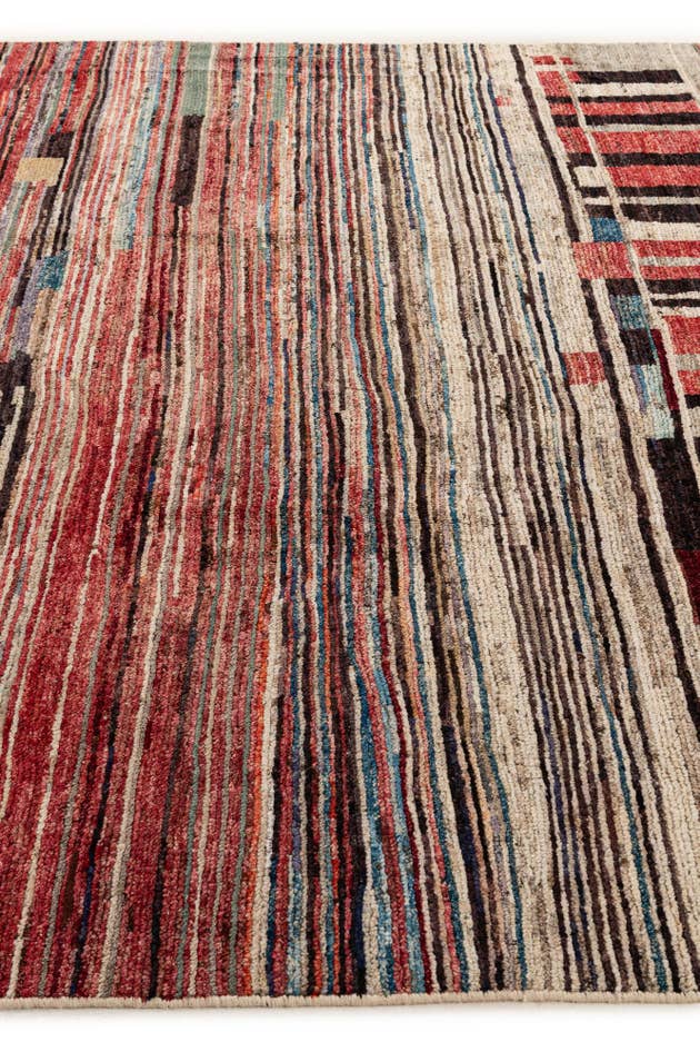 Detail image of 8' 2 x 9' 10 Hand Knotted Darya Wool Rug