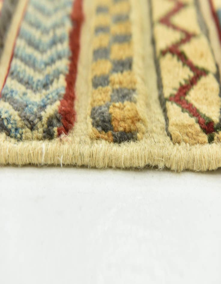 Detail image of 3' 5 x 4' 10  Hand Knotted Darya Rug