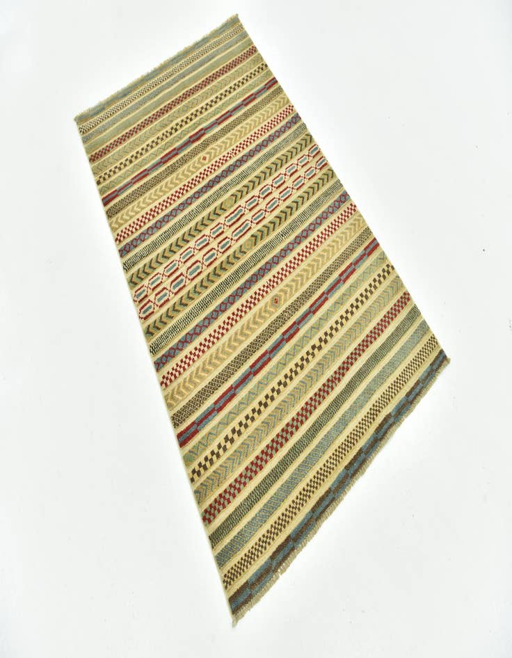 Detail image of 3' 3 x 5' 1 Hand Knotted Darya Rug