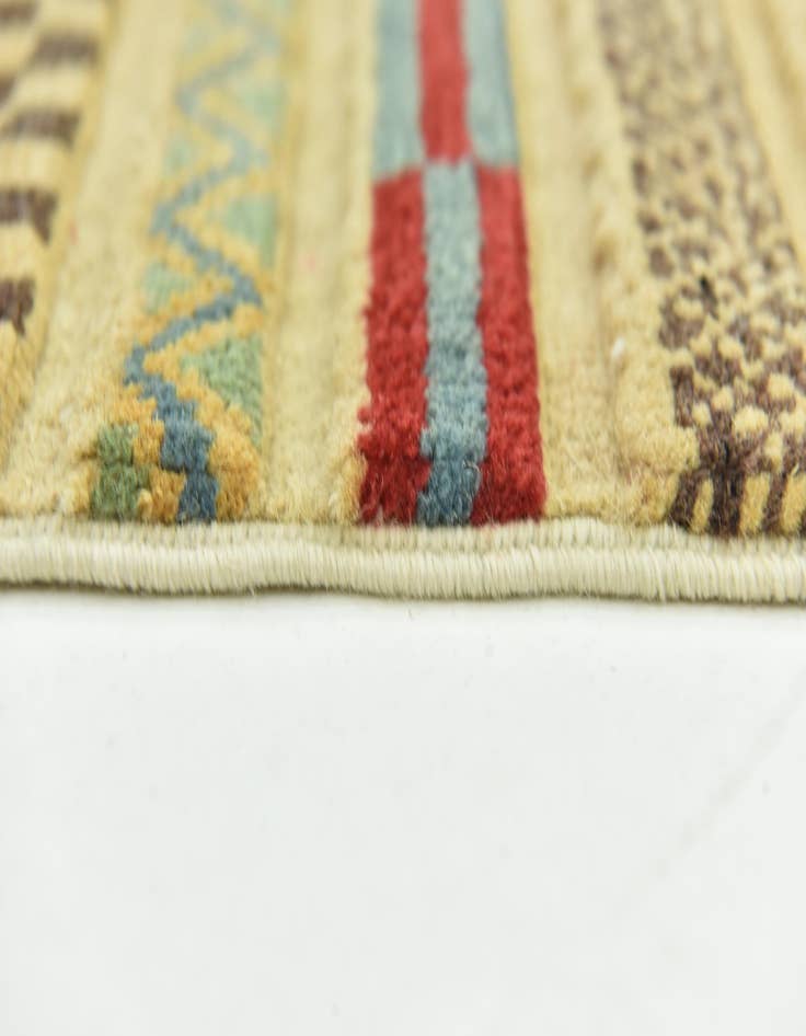 Detail image of 3' 3 x 5' 1 Hand Knotted Darya Rug