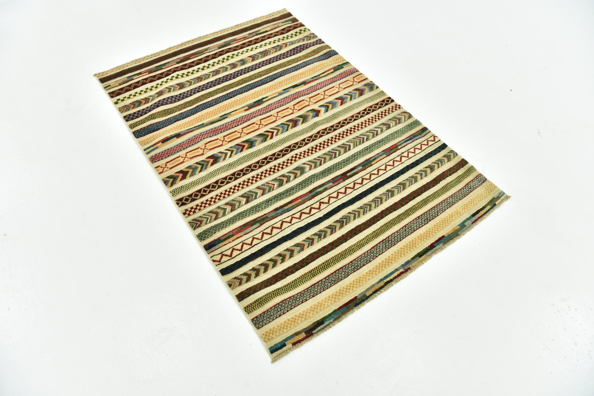 3' 4 x 4' 10 Hand Knotted Darya Rug