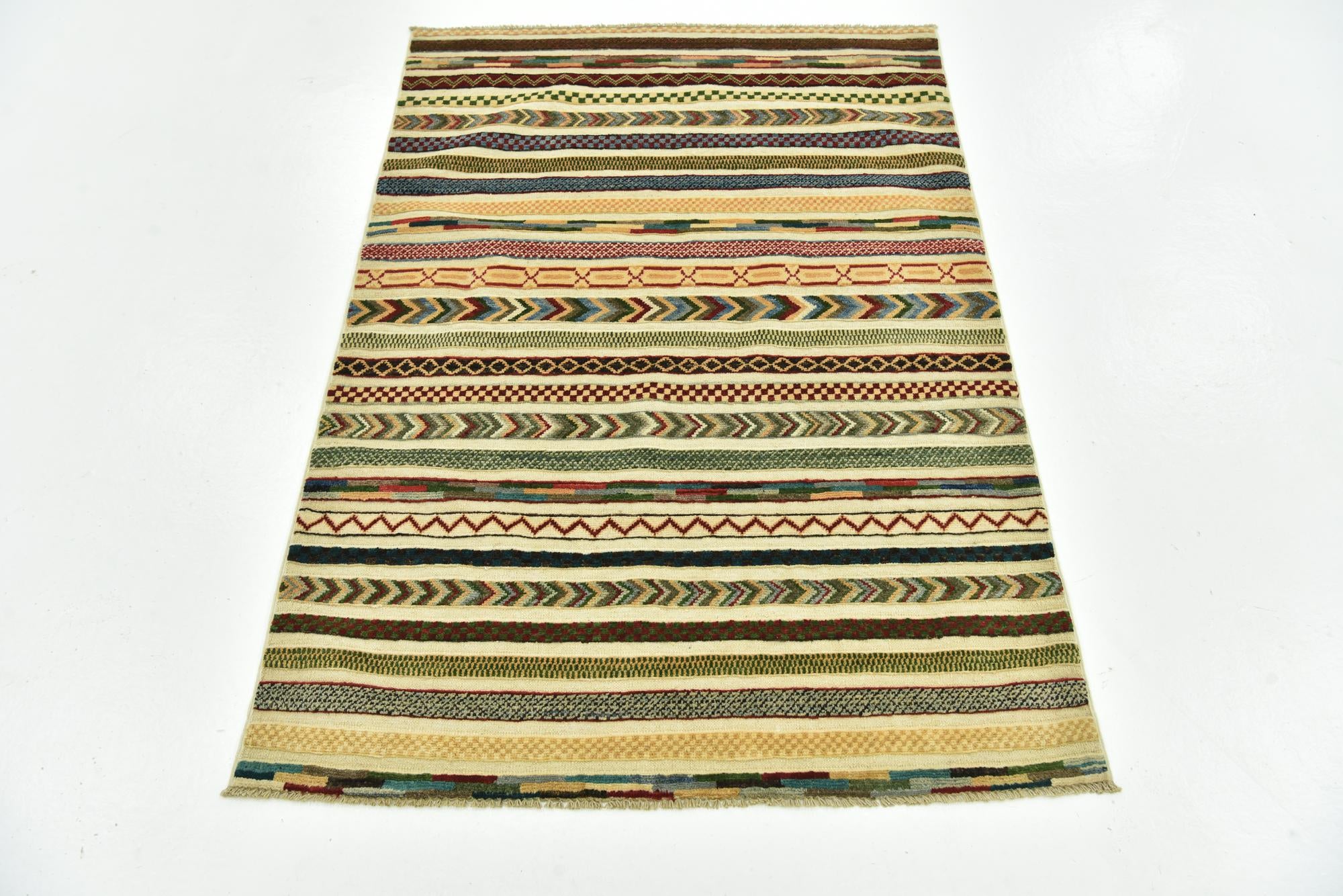 3' 4 x 4' 10 Hand Knotted Darya Rug