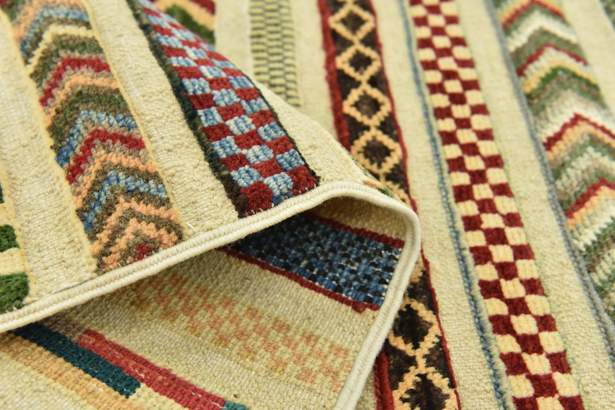 3' 4 x 4' 10 Hand Knotted Darya Rug