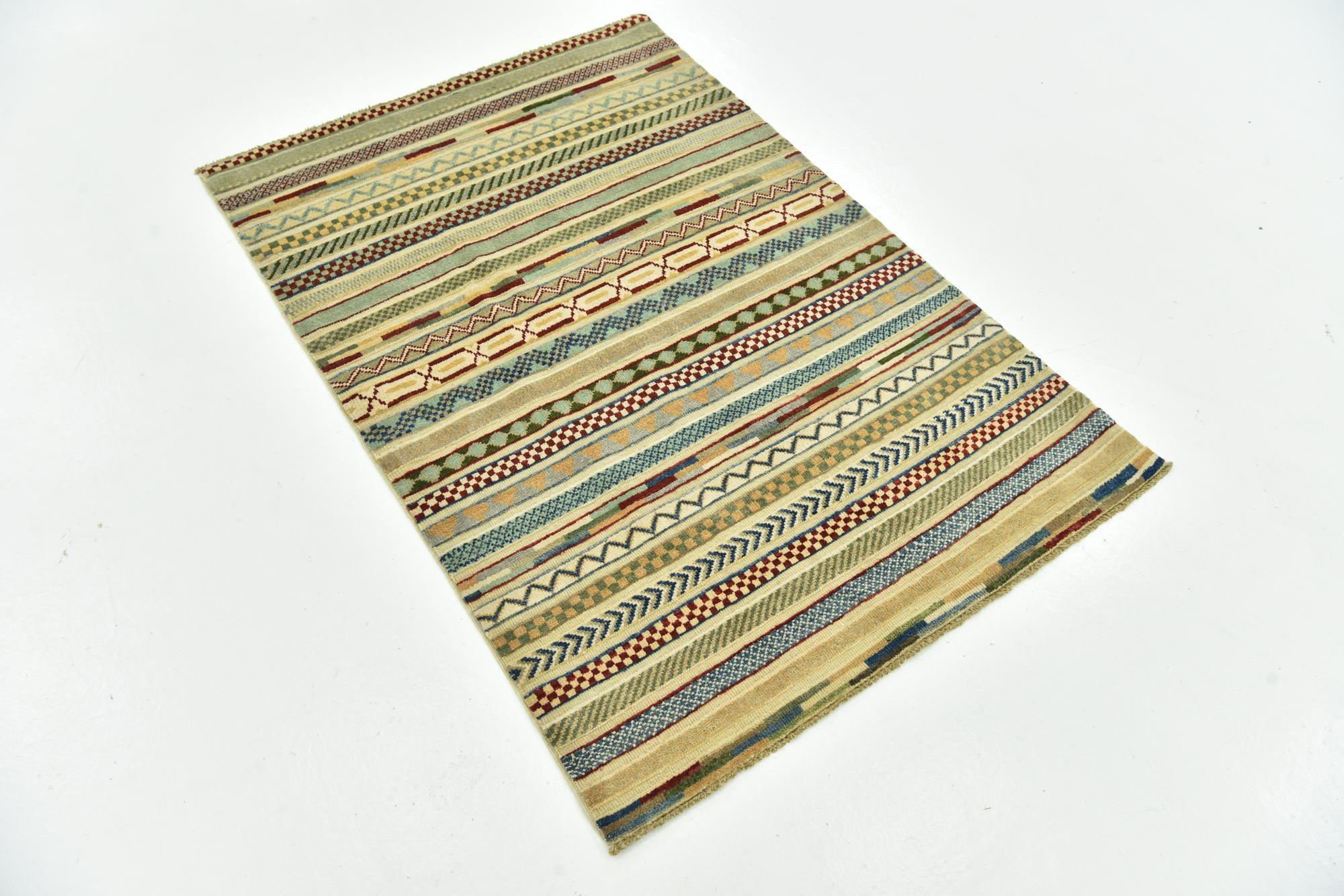 3' 4 x 4' 11 Hand Knotted Darya Rug