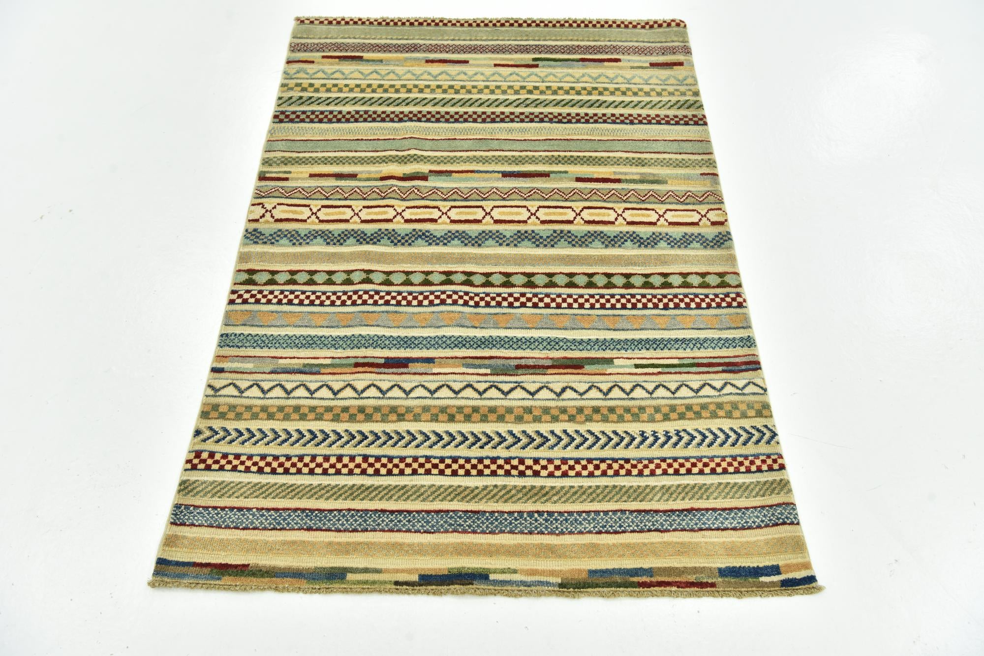 3' 4 x 4' 11 Hand Knotted Darya Rug