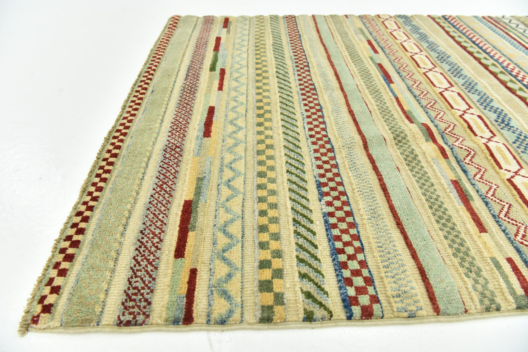 3' 4 x 4' 11 Hand Knotted Darya Rug