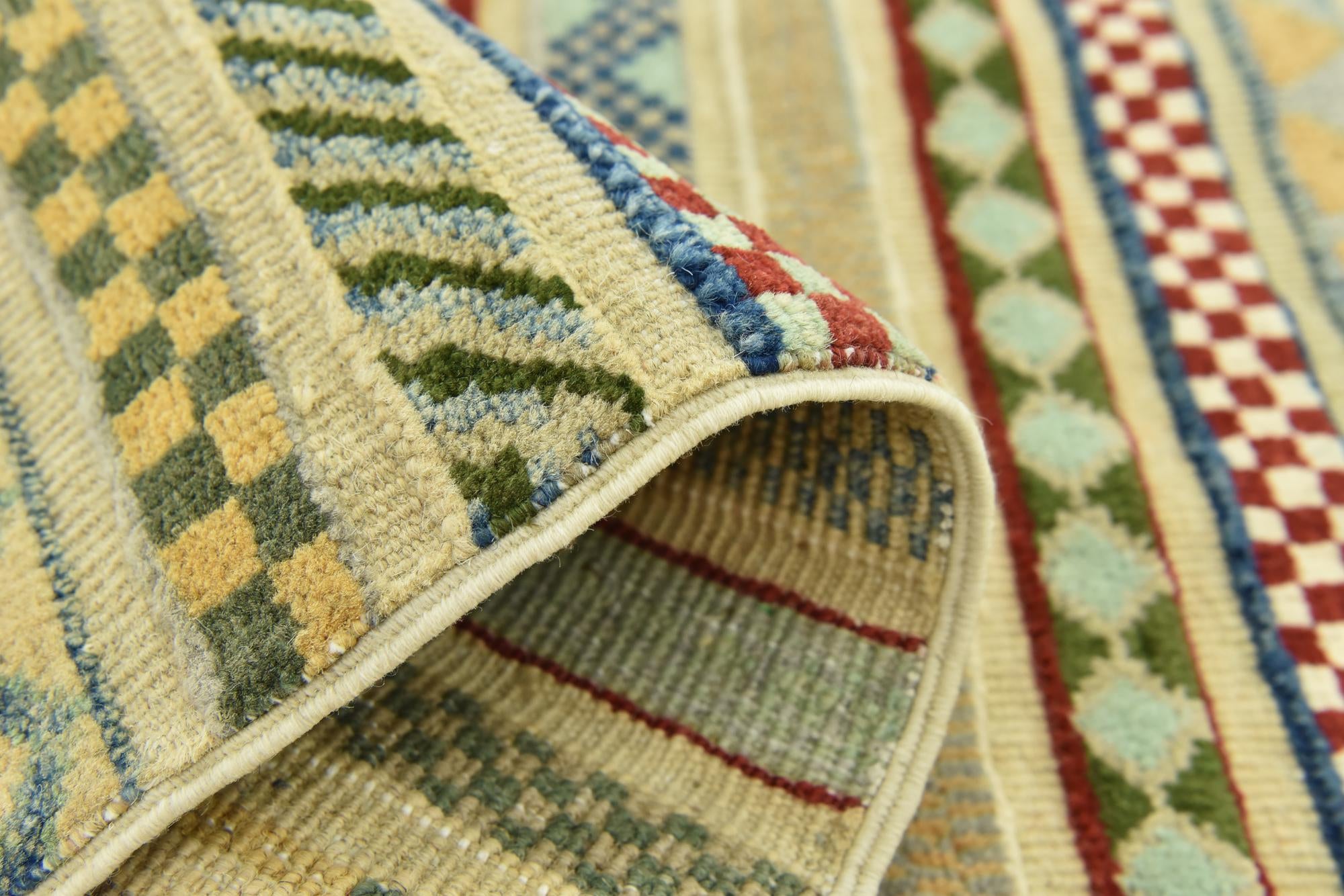 3' 4 x 4' 11 Hand Knotted Darya Rug