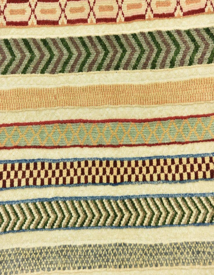 Detail image of 3' 2 x 4' 11 Hand Knotted Darya Rug