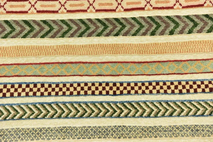 Detail image of 3' 2 x 4' 11 Hand Knotted Darya Rug