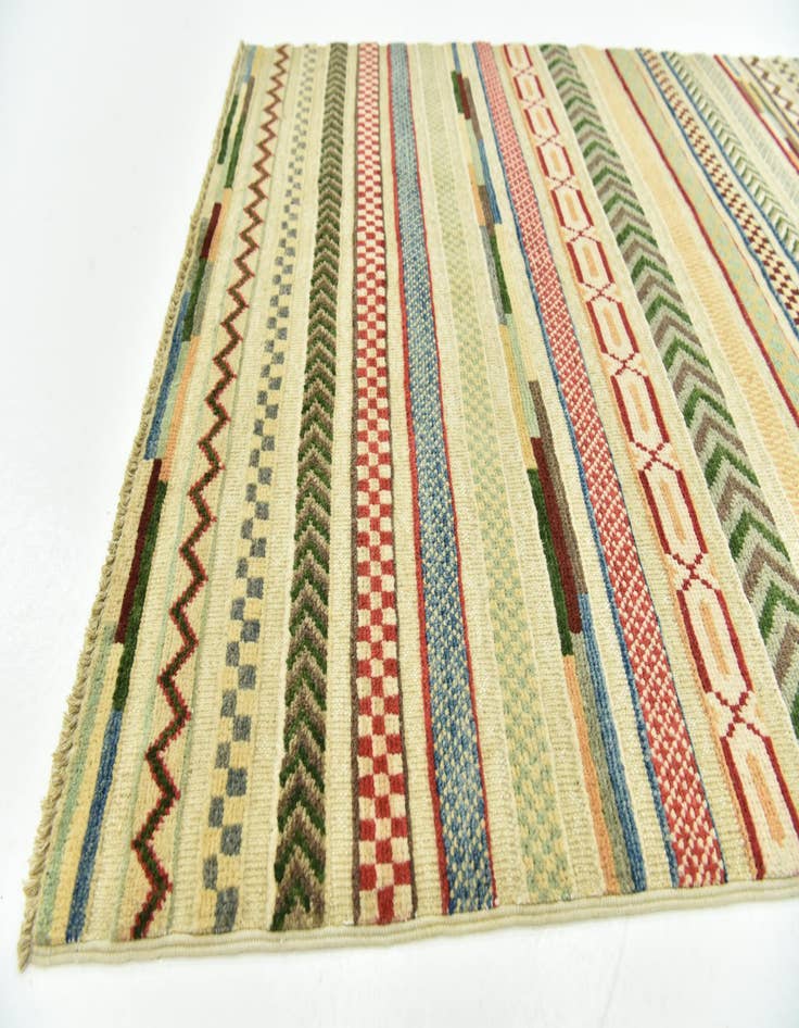 Detail image of 3' 2 x 4' 11 Hand Knotted Darya Rug