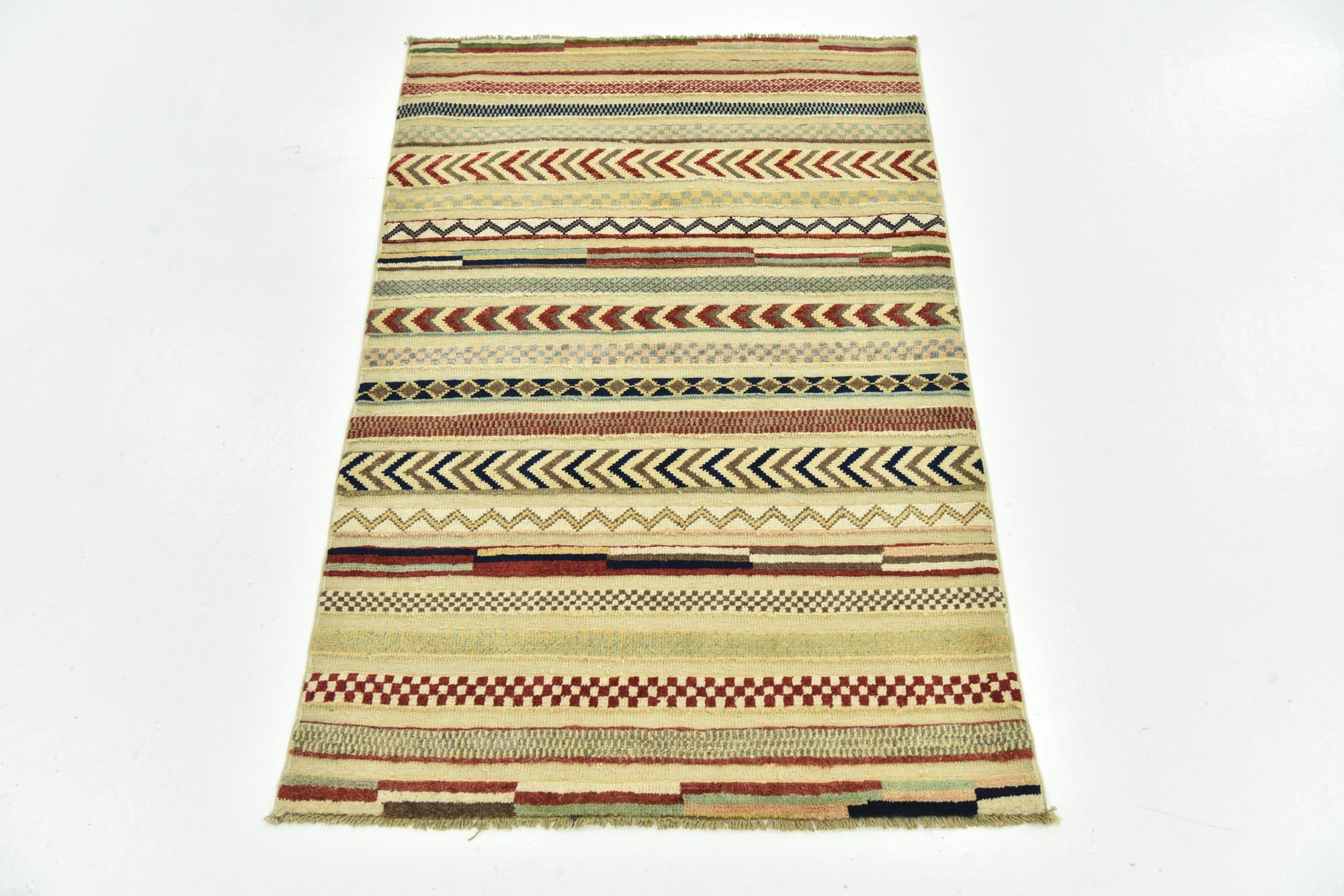 2' 8 x 4' 1 Hand Knotted Darya Rug