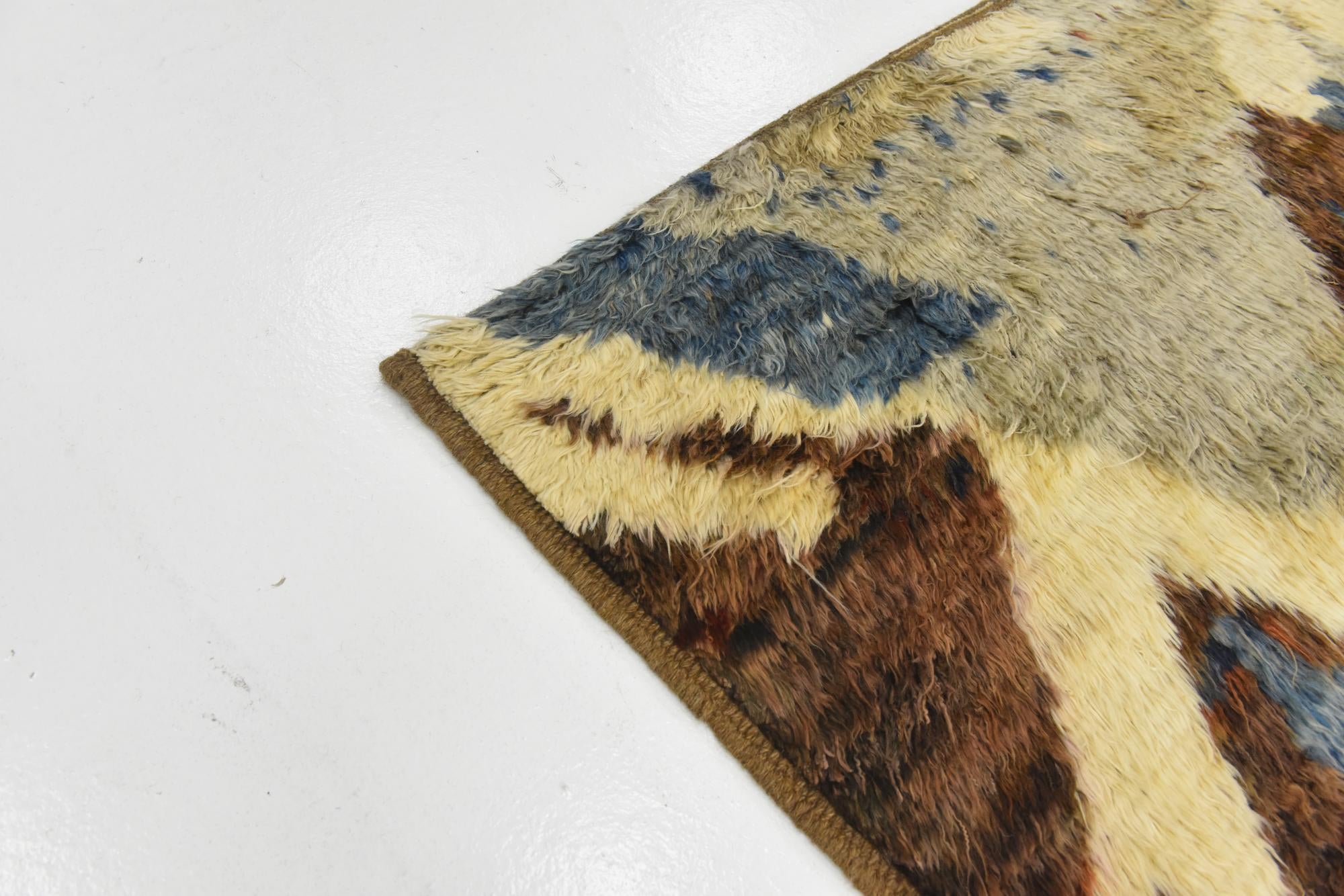 6' 7 x 9' 4 Hand Knotted Darya Wool Rug
