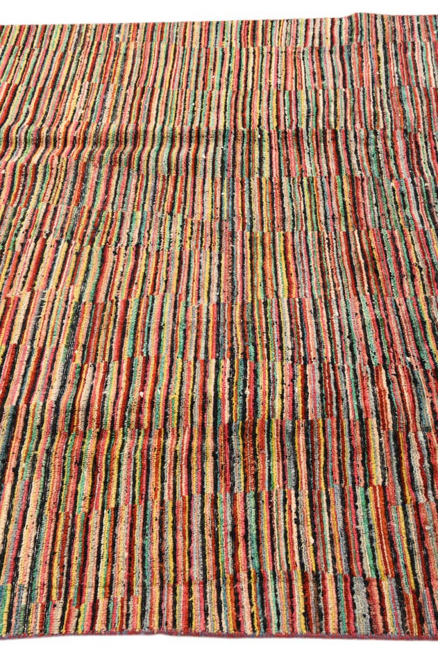 Detail image of 5' 10 x 9' Hand Knotted Darya Wool Rug