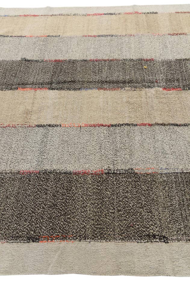 Detail image of 7' x 9' 4 Hand Woven Darya Wool Rug